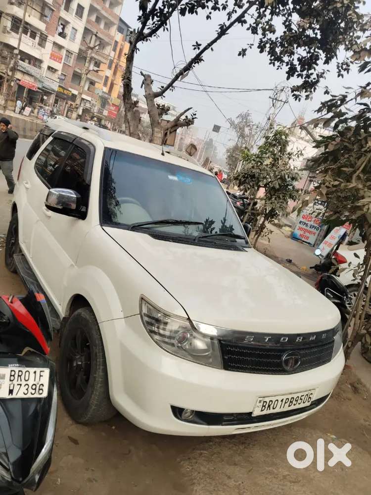 Tata Safari Storme 2015