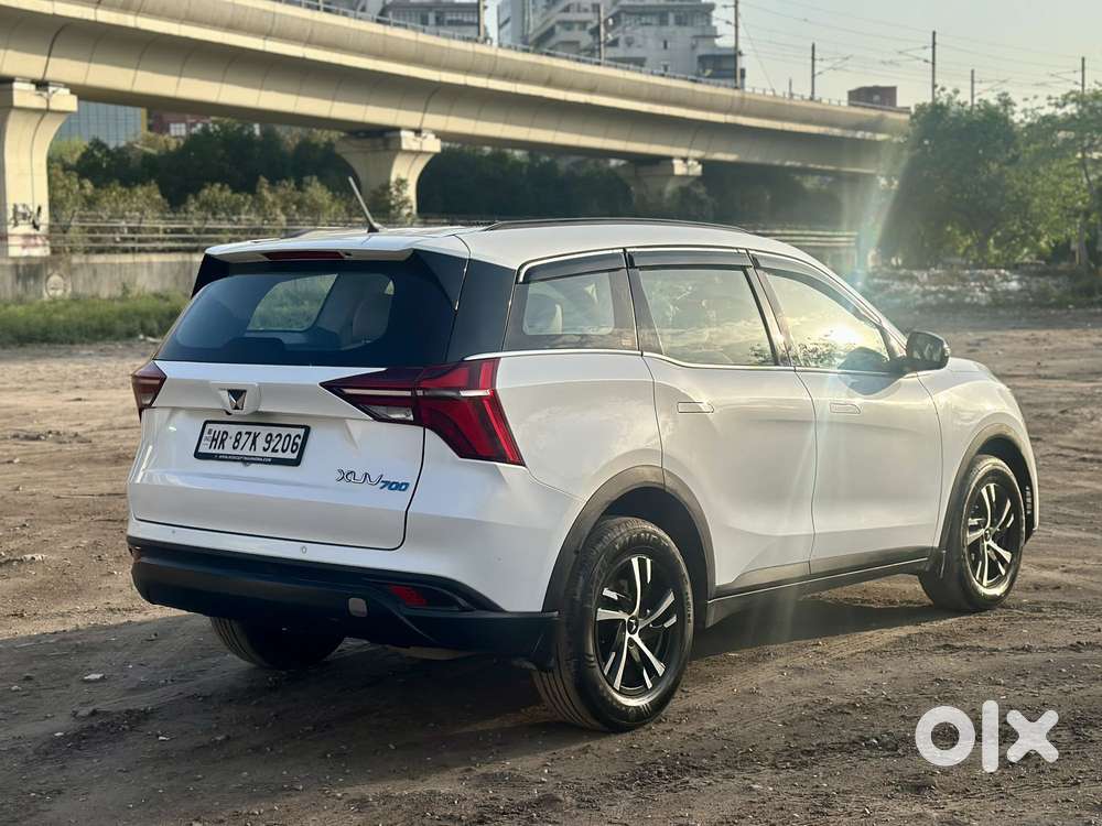 Mahindra Xuv700 2.0 Mx Petrol Mt 5 Str, 2023, Petrol
