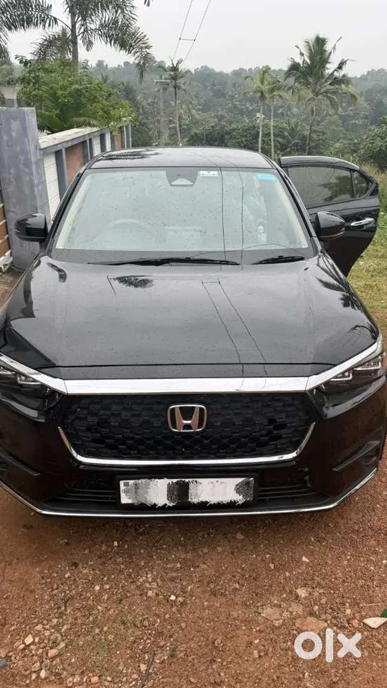 2025 Honda Amaze Zx Cvt | Top Model | 5999km | Warranty Till 2030