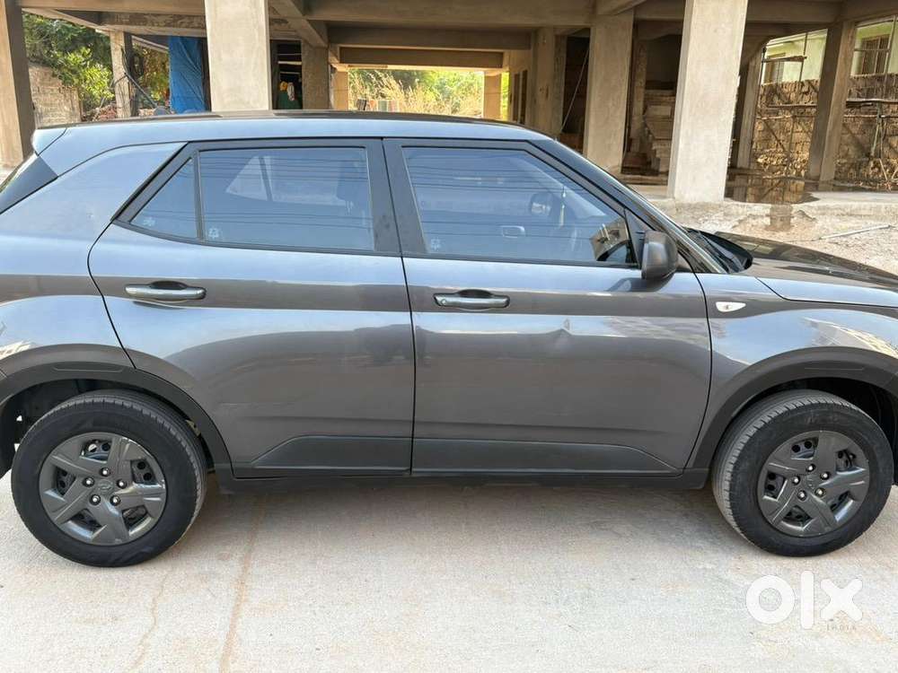 Hyundai Venue 2023 Petrol Well Maintained