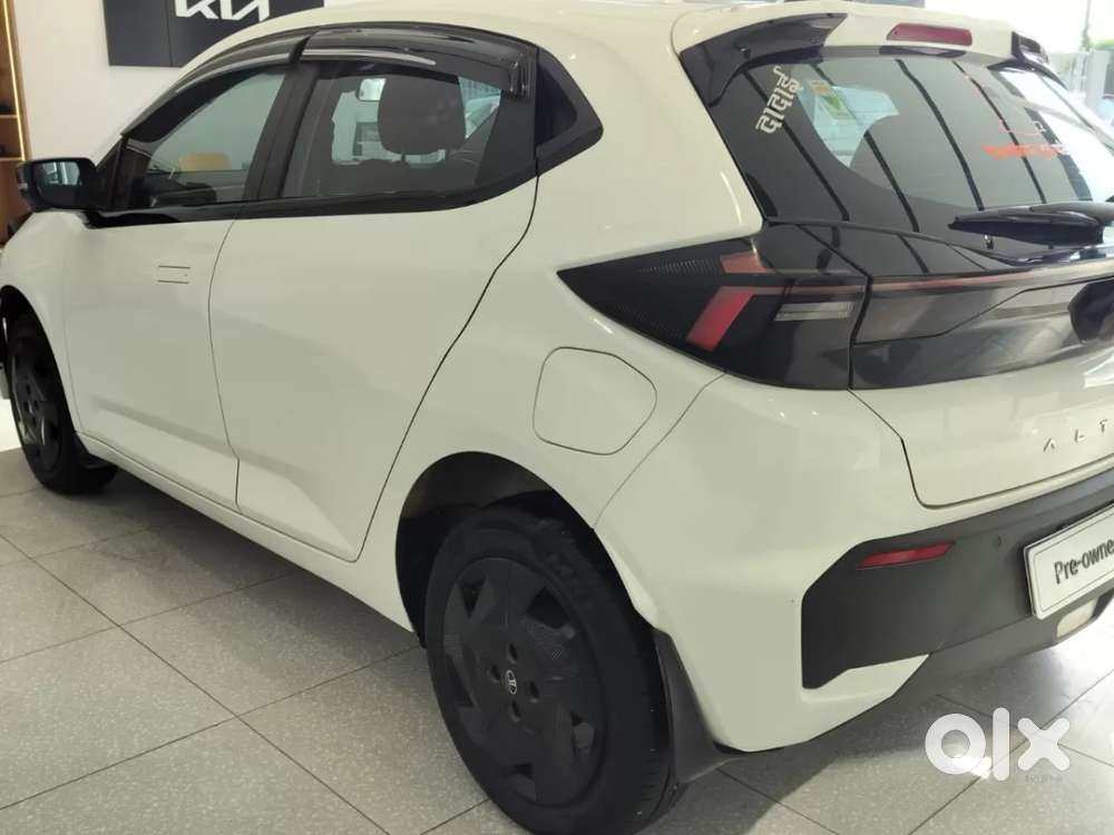 Tata Altroz, 2025, Petrol