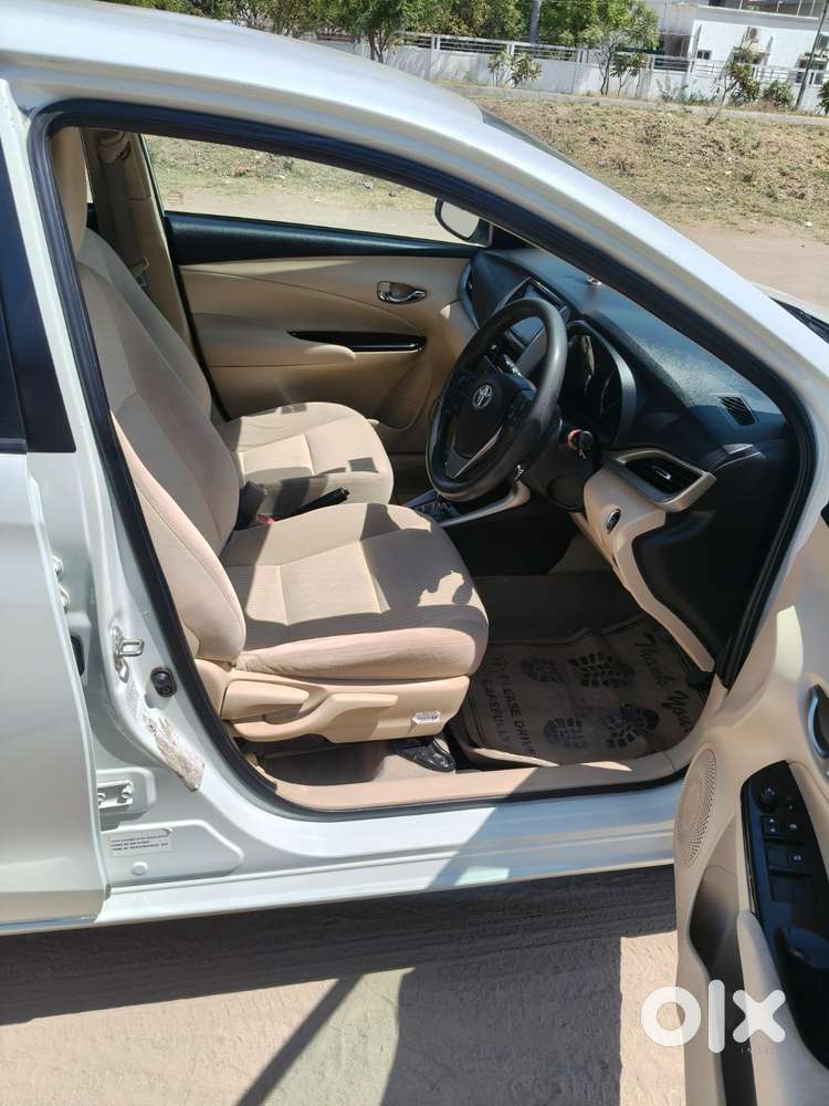 Toyota Yaris V Cvt, 2019, Petrol