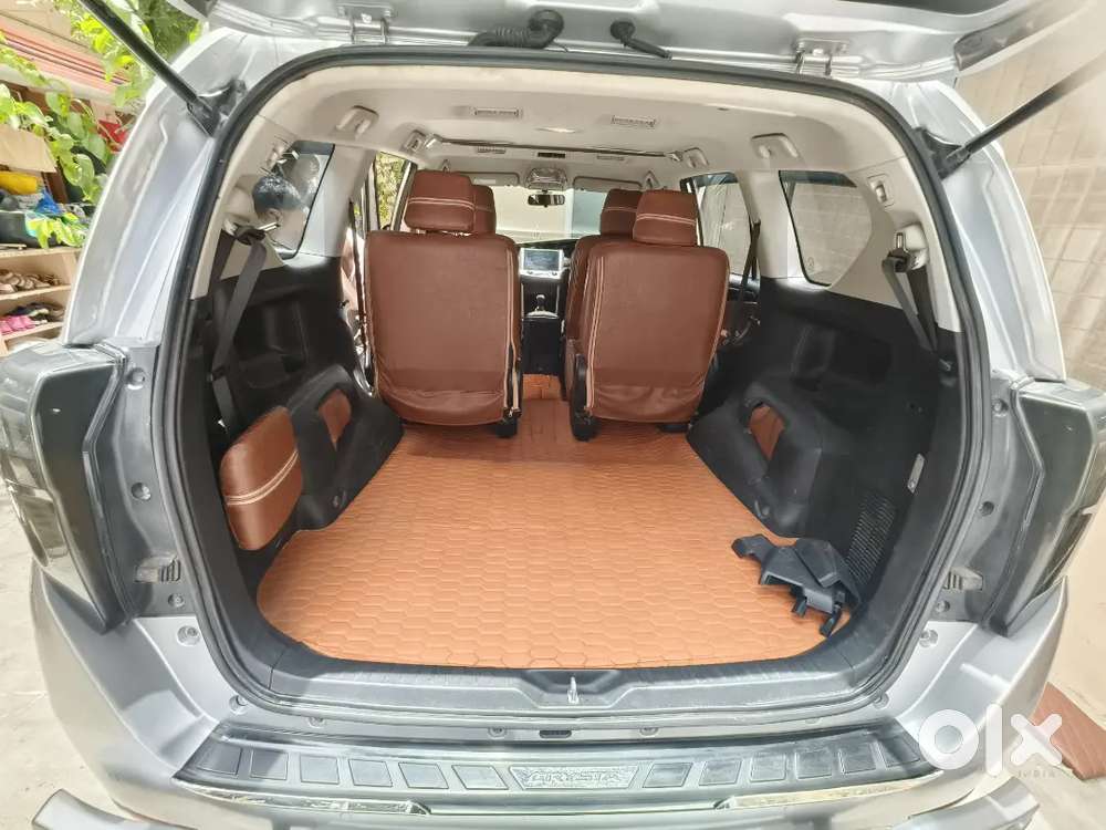 Toyota Innova Crysta 2.4 V 2024