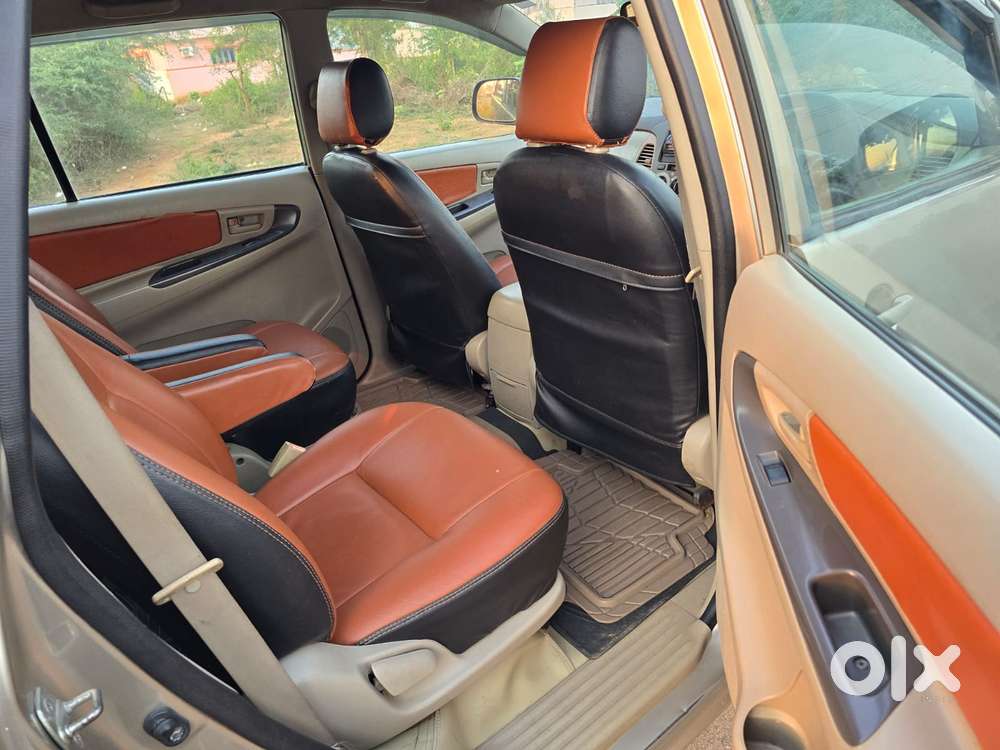 Toyota Innova 2004-2011 2.5 G4 Diesel 8-seater, 2010, Diesel