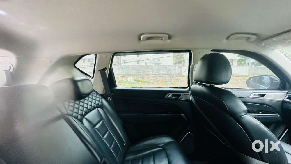 Mahindra Alturas G4