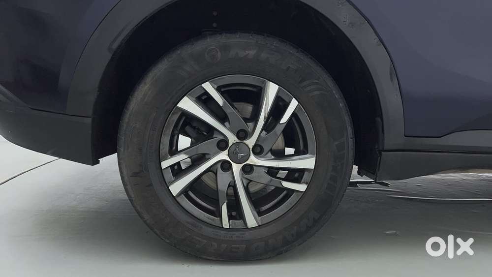 Mahindra Xuv700 2.0 Ax 5 Petrol At Str, 2023, Petrol