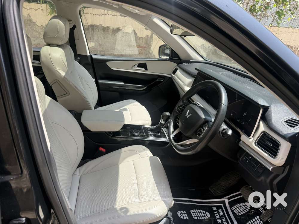 Mahindra Xuv700 2.0 Ax 7 Petrol At Luxury Pack Str, 2024, Petrol