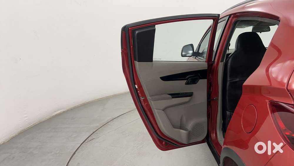 Mahindra Kuv 100 2016-2017 Mfalcon G80 K6, 2016, Petrol