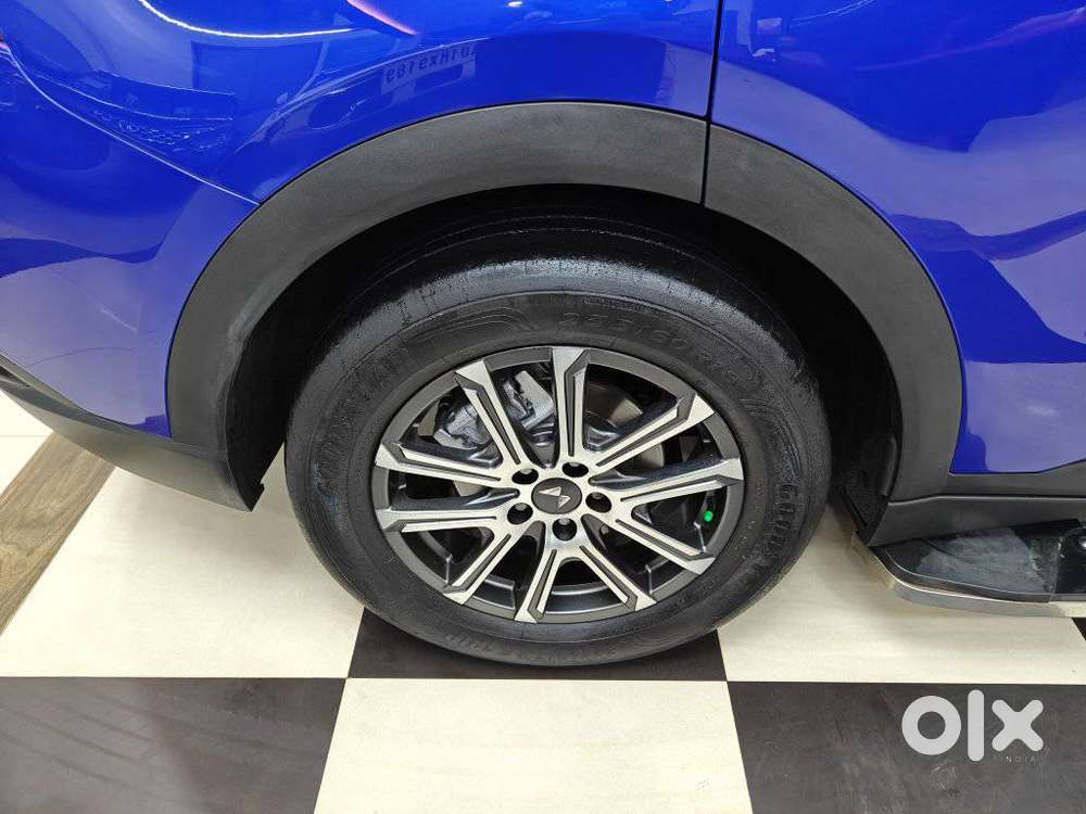 Mahindra Xuv700 Ax7 Awd, 2023, Petrol