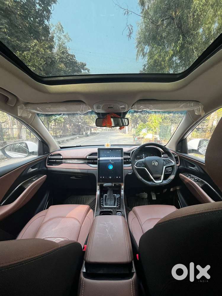 Mg Hector Plus Savvy Pro 1.5 Turbo Petrol Cvt 7 Str Dual Tone, 2023,..