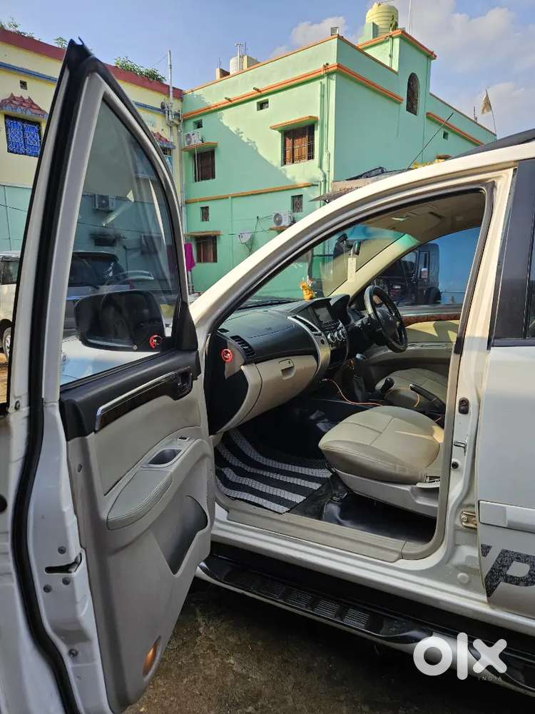 Mitsubishi Pajero Sport 2015