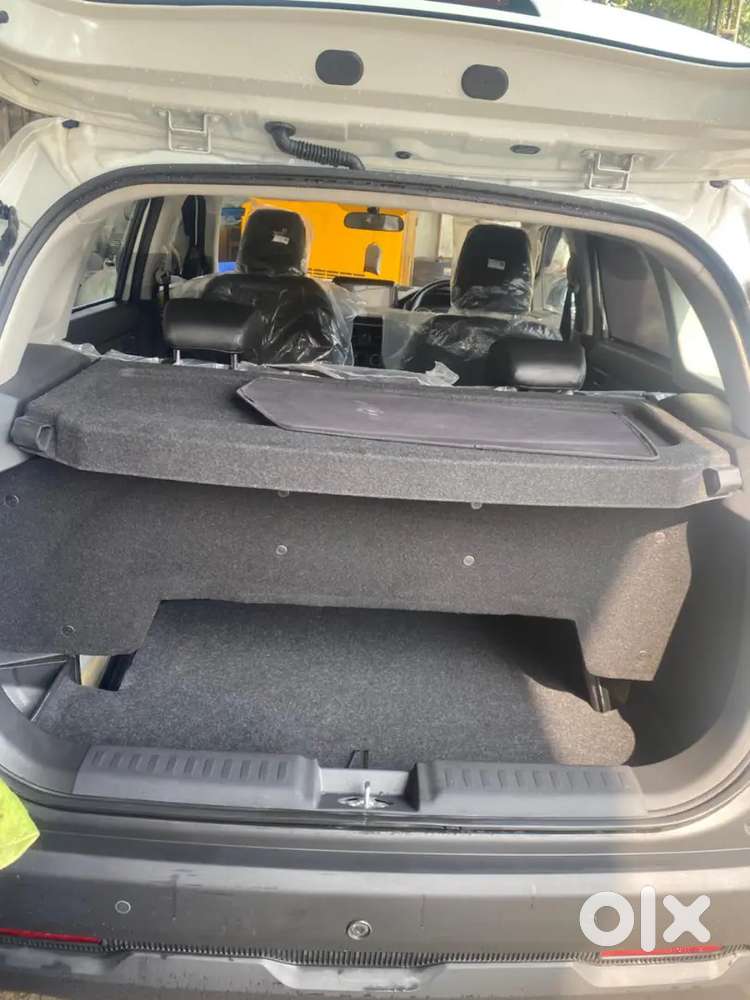 Maruti Suzuki Brezza 1.5 Lxi Cng 2026 Govt. Officer Driven