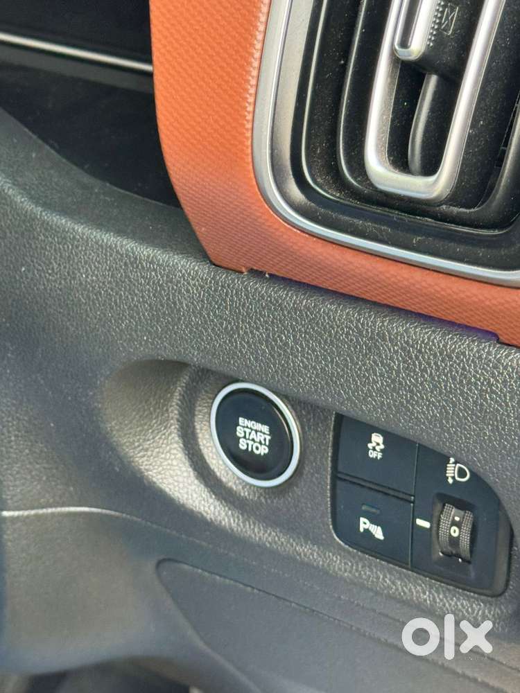 Hyundai Alcazar 2.0 Signature (o) Petrol At 6 Str Dual Tone, 2022, P..