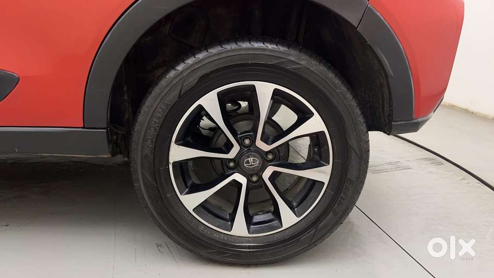 Tata Nexon 1.5 Revotorq Xza Plus Dual Tone Roof (o) Amt, 2021, Diese..
