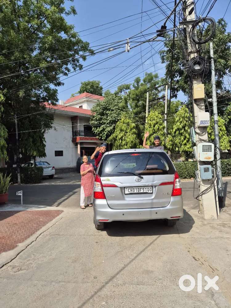 Toyota Innova 2017 Diesel 125000 Km Driven.