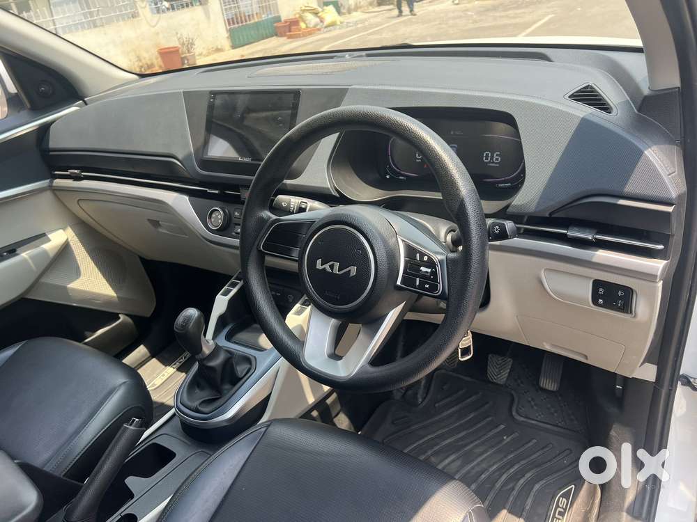 Kia Carens 1.5 Premium 7 Str, 2023, Petrol