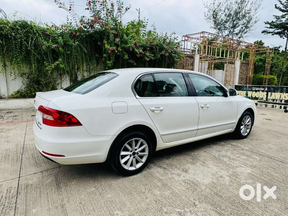 Skoda Superb 2015 Petrol 81000 Km Driven