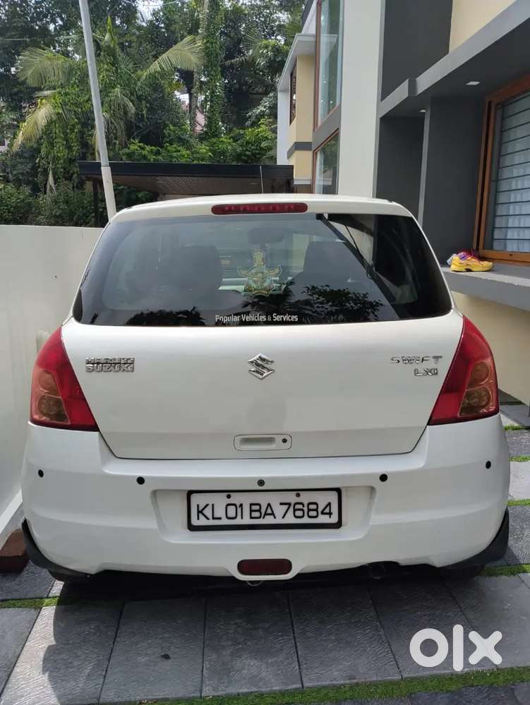 Maruti Suzuki Swift Lxi 2011
