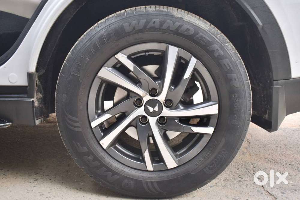 Mahindra Xuv700 2.2 Ax 5 Diesel At Str, 2022, Diesel