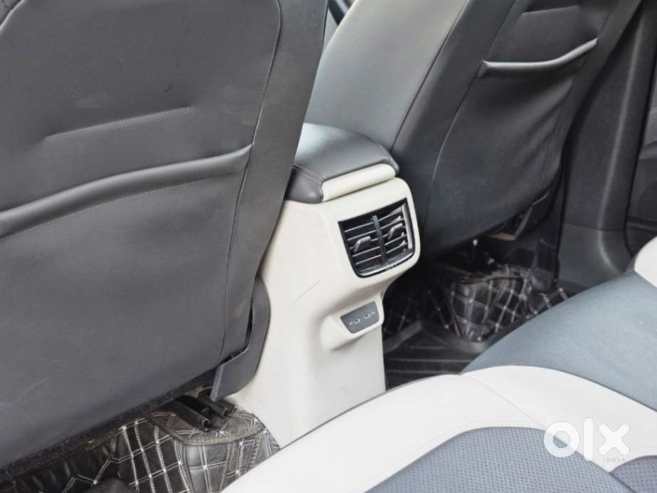 Volkswagen Taigun Topline 1.0 Tsi At (electric Seats), 2022, Petrol