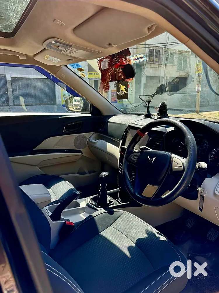 Mahanadra Xuv 300 Sunroof Nice Condition Car Ladi Parsan Use Car
