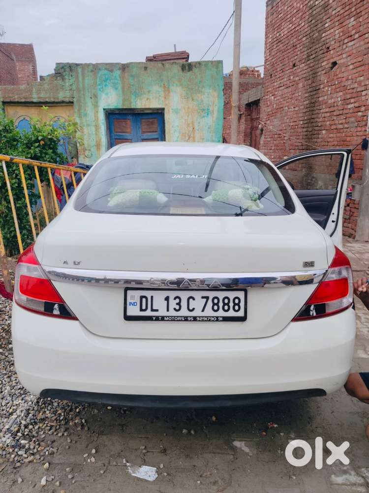 गाड़ी 1 नंबर है कोई भी कमी नहीं है बैटरी बेकार है बस