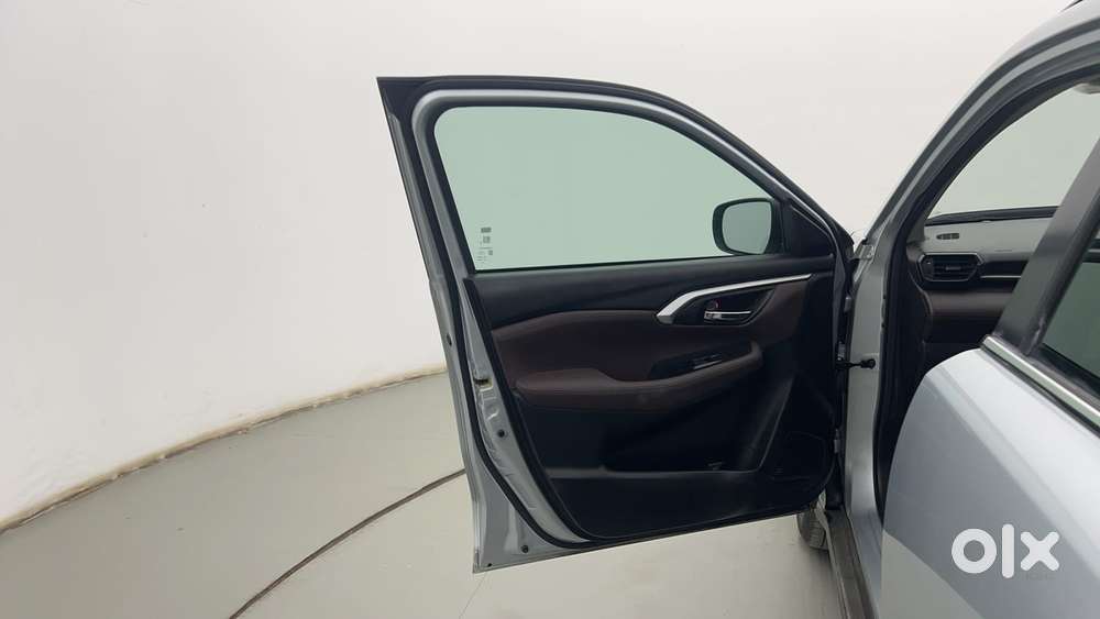 Maruti Suzuki Grand Vitara 1.5 Alpha Smart Hybrid At, 2022, Petrol