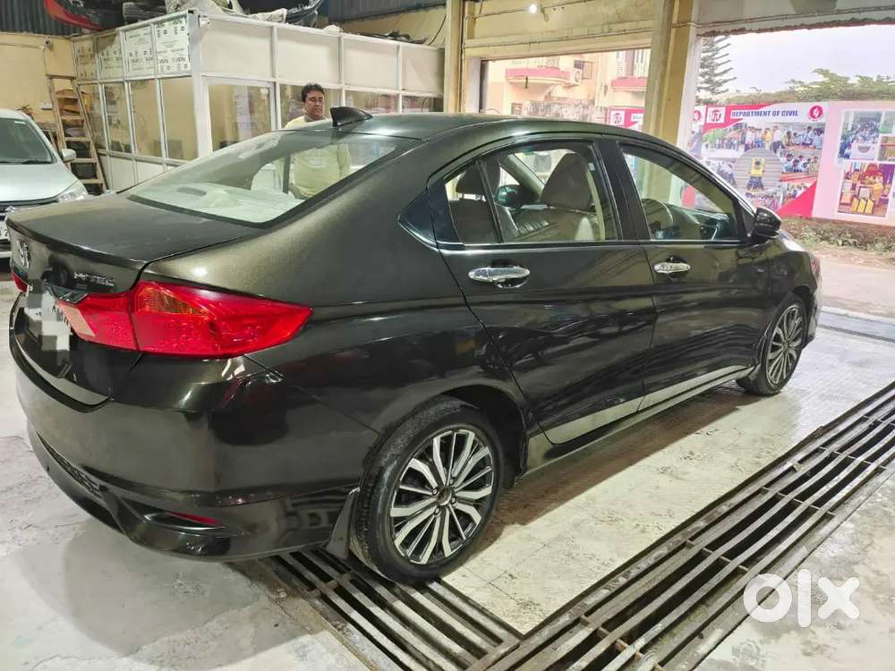 Honda City 2017 Model Vx Mt Sunroof Push Button Start Alloy Wheels
