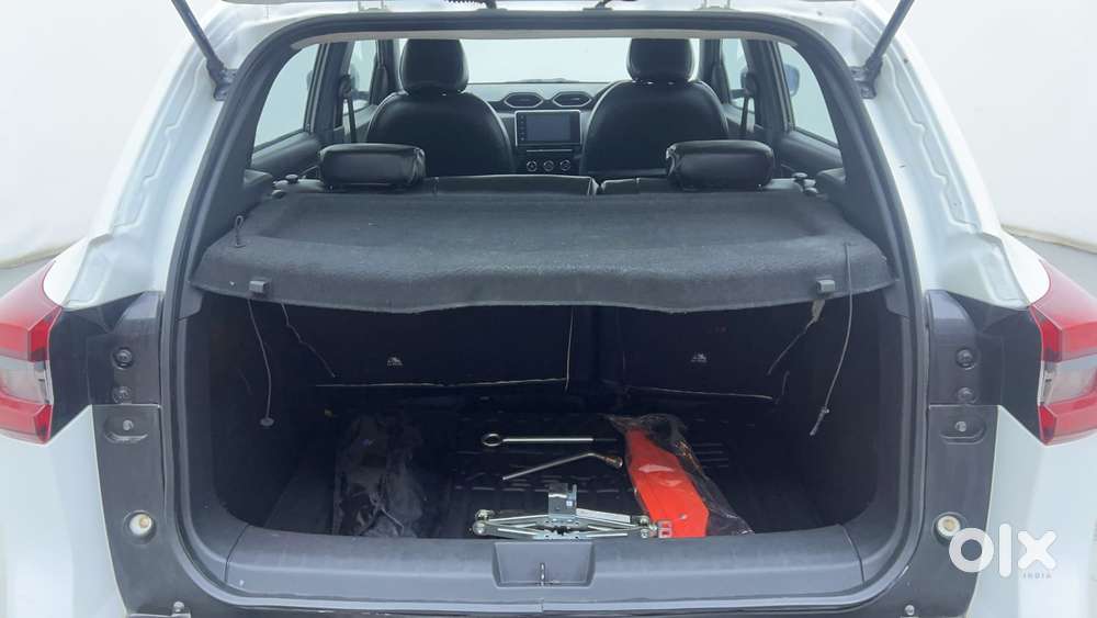 Nissan Magnite 1.0 Xv Premium, 2023, Petrol