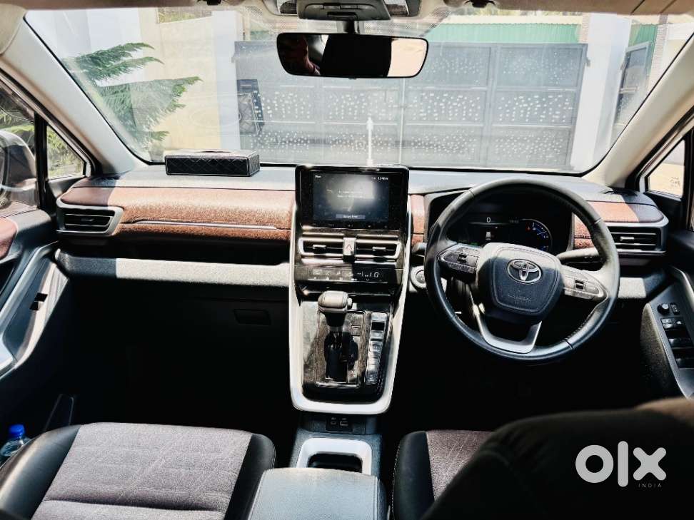 Toyota Innova Hycross 2.0 Vx (o) Hybrid 8 Str, 2023, Cng & Hybrids