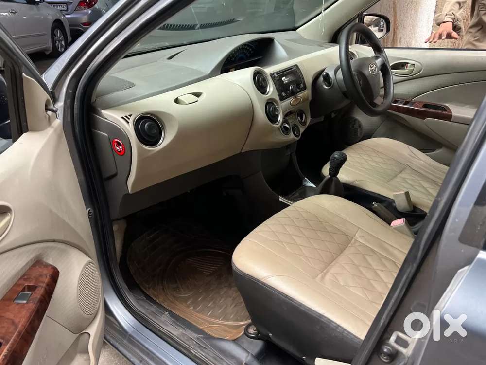 Toyota Etios 1.5 V, 2013, Petrol