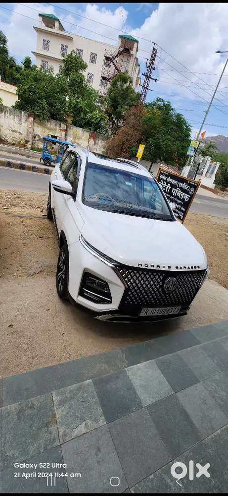 Mg Hector Plus 2023 Petrol 21000 Km Driven