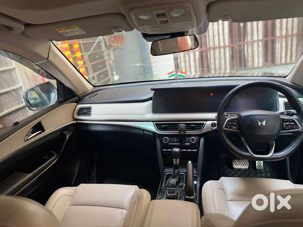 Mahindra Xuv700 2.0 Ax 7 Petrol At Str, 2022, Petrol