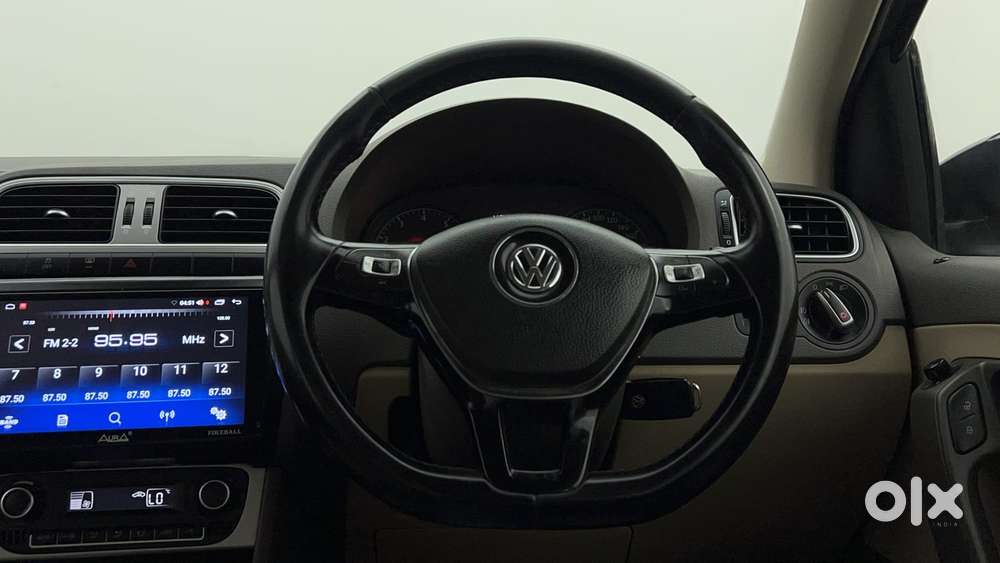 Volkswagen Vento 1.2 Tsi Highline At, 2016, Petrol