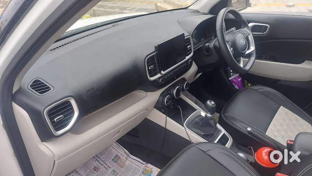 Hyundai Venue 2023 Petrol 18400 Km Driven