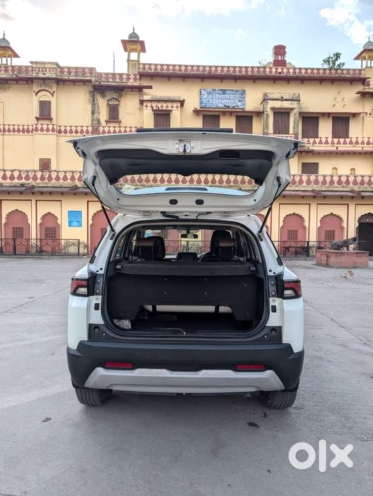 Maruti Suzuki Brezza Zxi S-cng, 2023, Cng & Hybrids