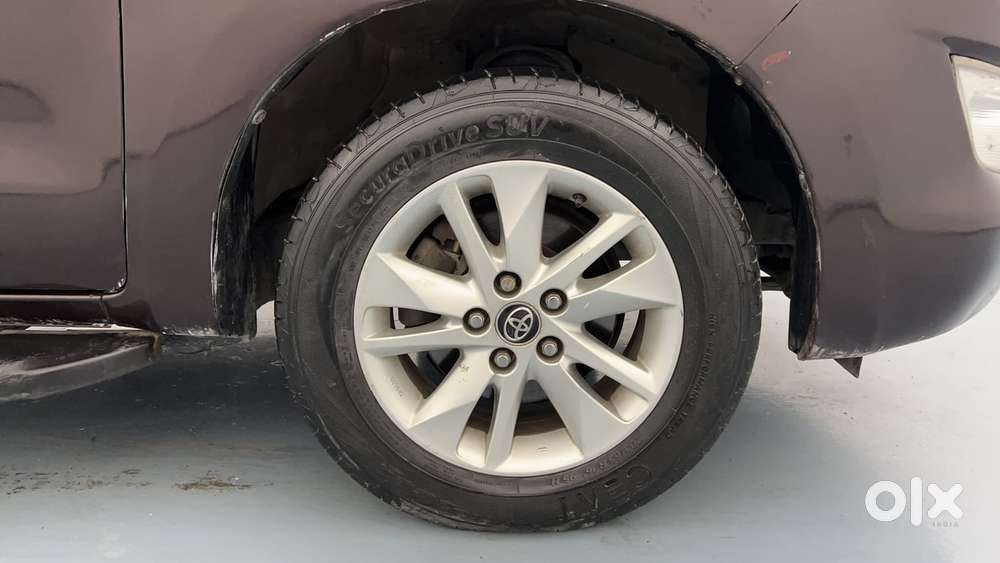 Toyota Innova Crysta [2020-ongoing] 2.4 Gx 7 Str, 2017, Diesel