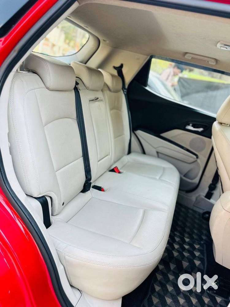 Mahindra Xuv300 W8 Option Dual Tone Diesel, 2020, Diesel