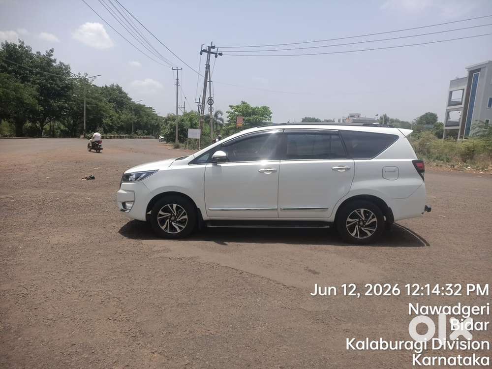 Toyota Innova Crysta 2025