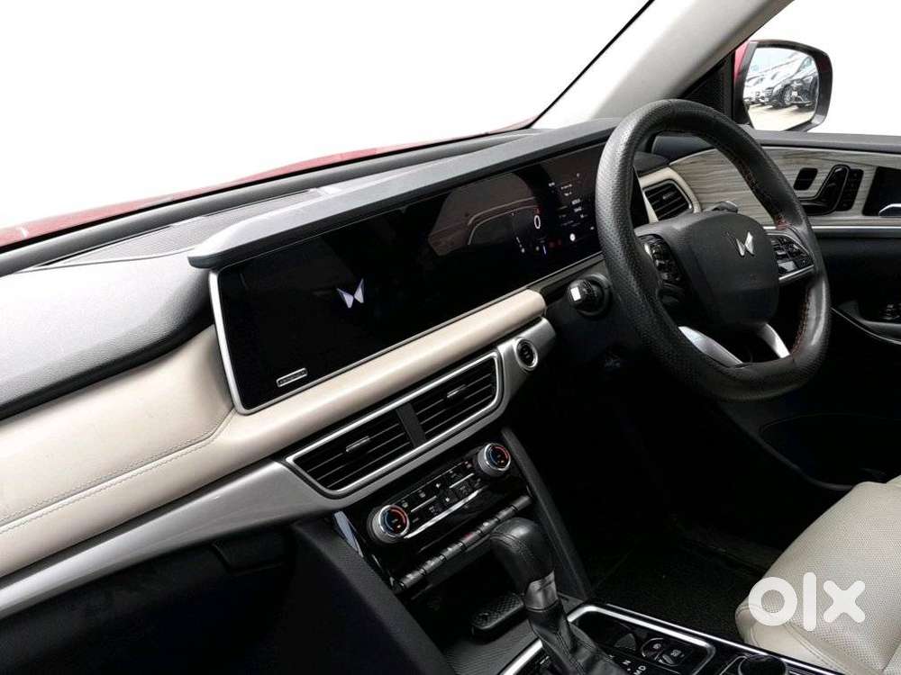 Mahindra Xuv700 2.0 Ax 7 Petrol Mt Str, 2021, Petrol