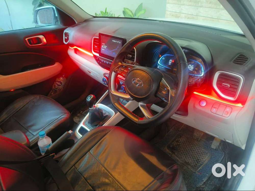 Hyundai Venue 2022 Petrol 35771 Km Driven