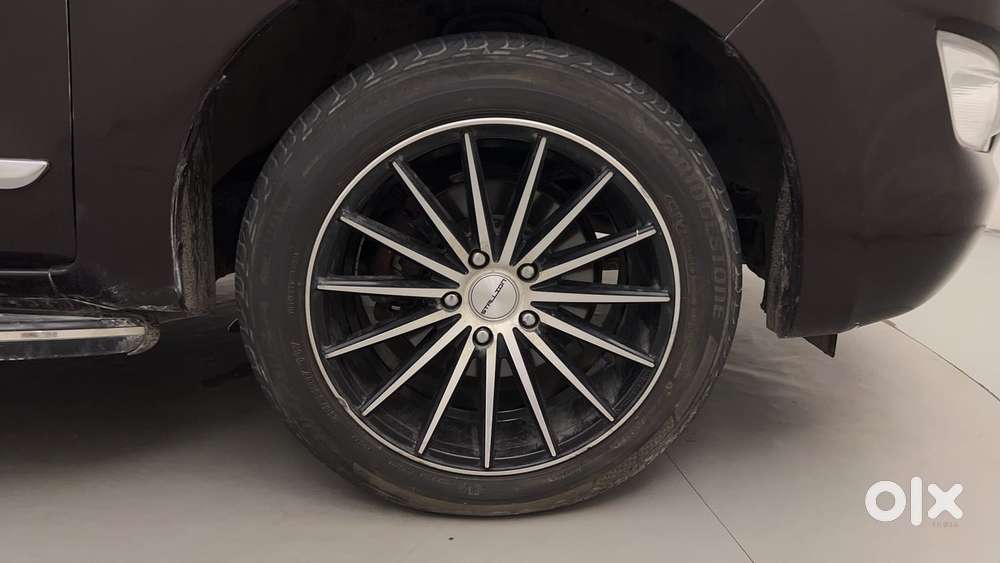 Toyota Innova Crysta 2.8 Zx At 7 Seater, 2017, Diesel