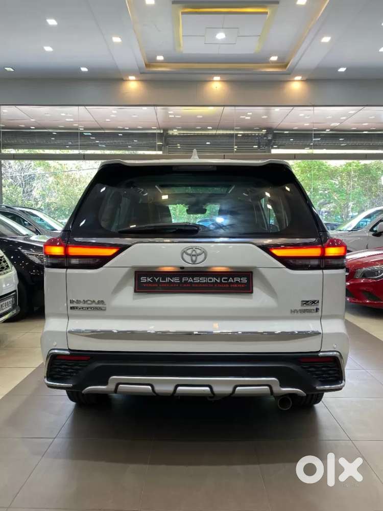 Toyota Innova Hycross 2.0 Zx Hybrid 7 Str, 2023, Petrol