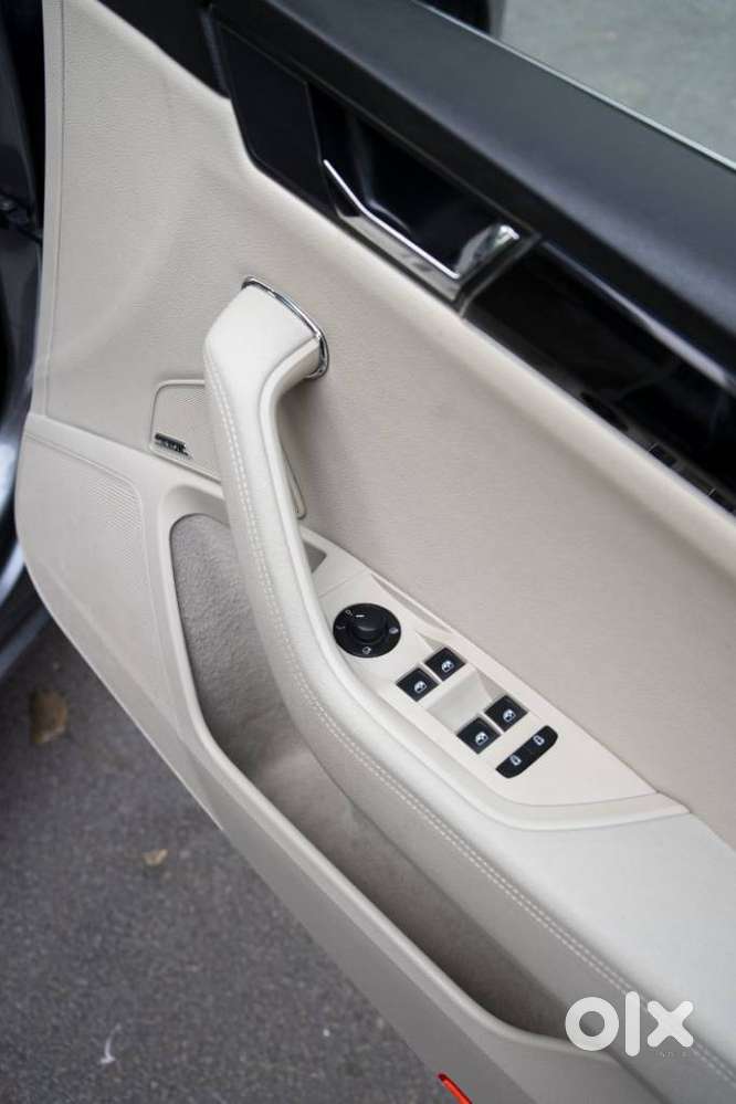 Skoda Superb Laurin And Klement 1.8, 2023, Petrol