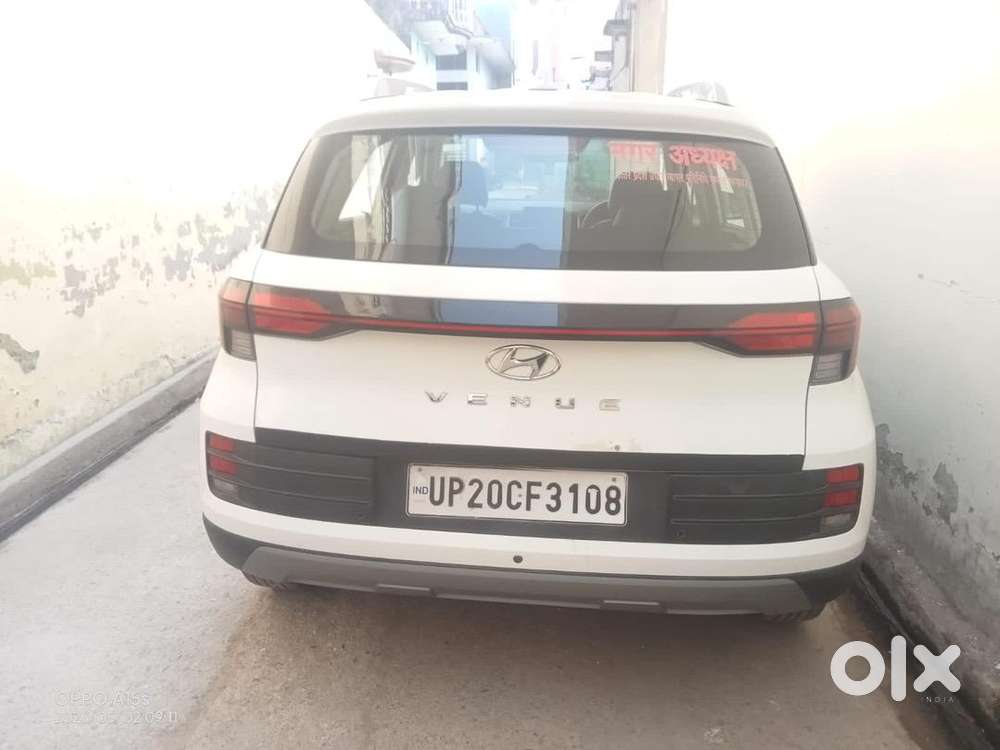 Hyundai Venue 2023 Petrol Well Maintained