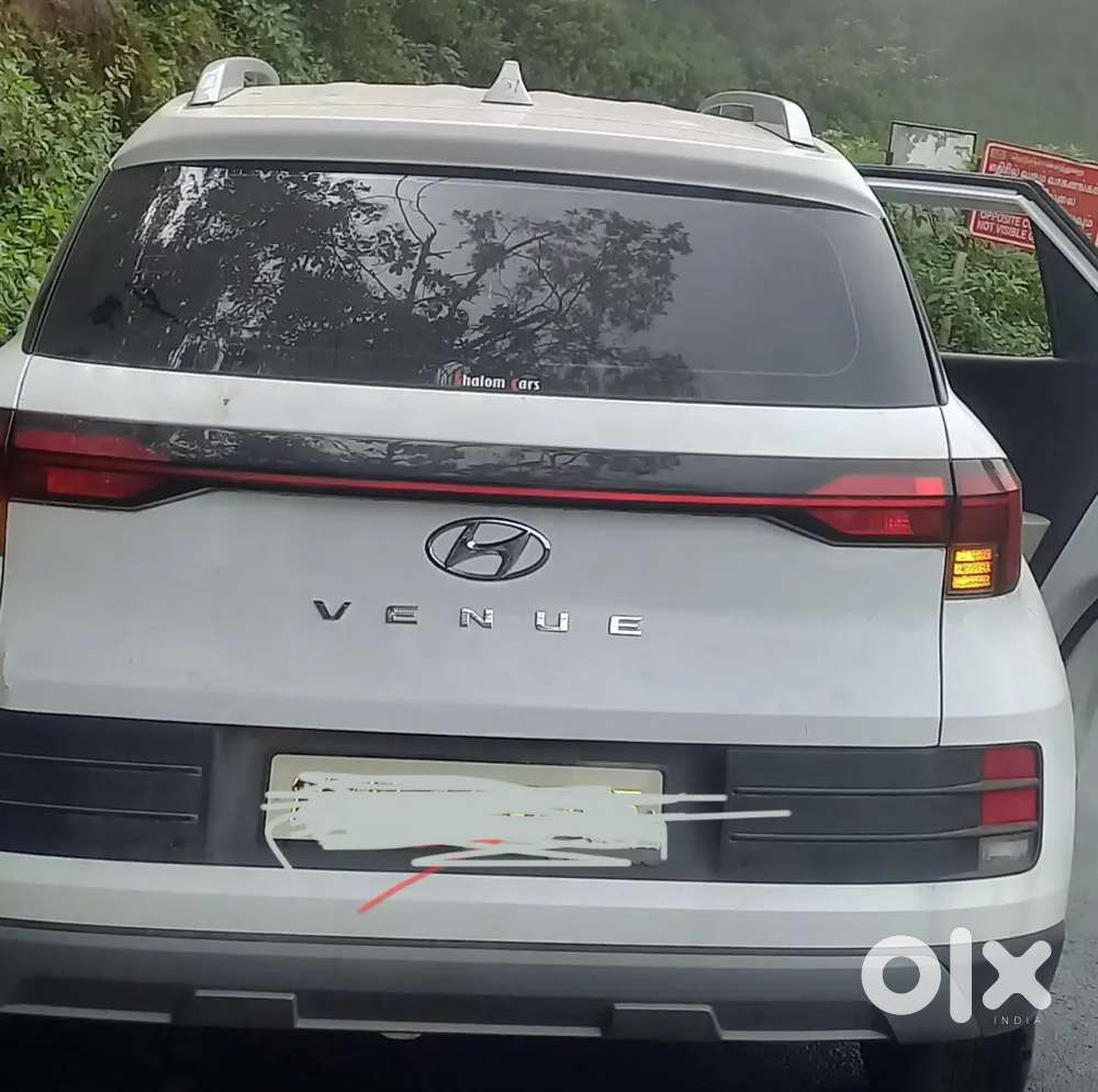 Hyundai Venue 2023 Petrol 16000 Km Driven
