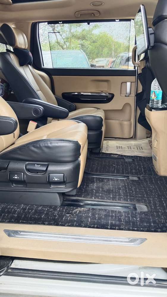 Kia Carnival Limousine Vip Number 0001