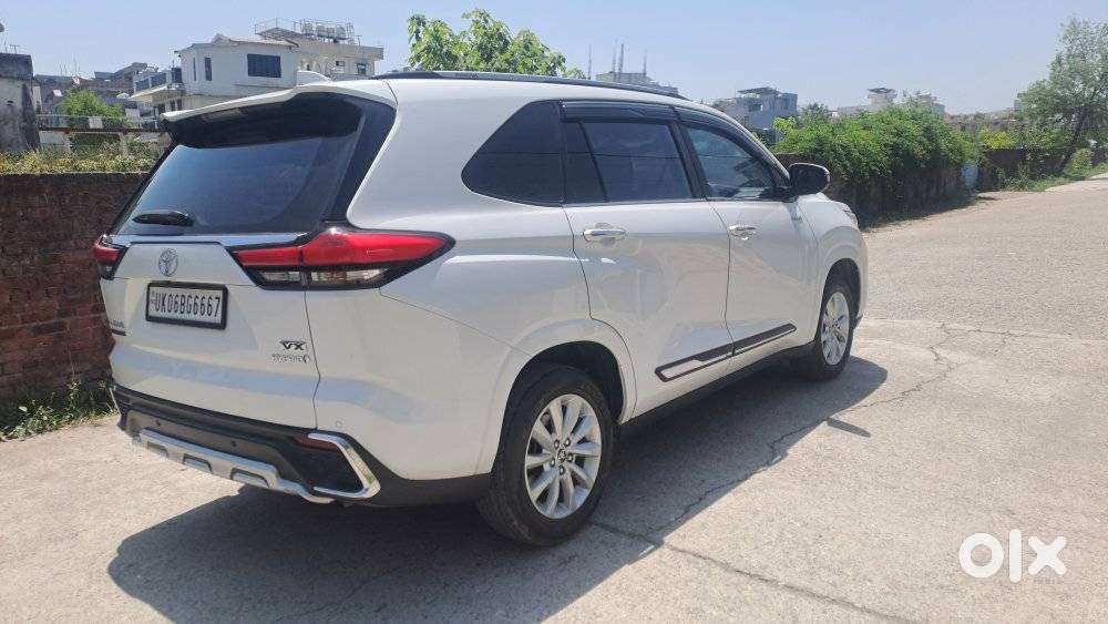 Toyota Innova Hycross 2.0 Vx Hybrid 7 Str, 2023, Petrol