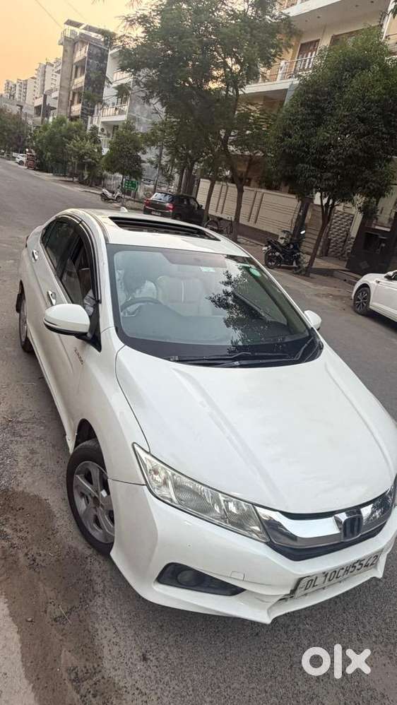 Honda City Push Button Automatic Sunroof 2017 Petrol Well Maintained