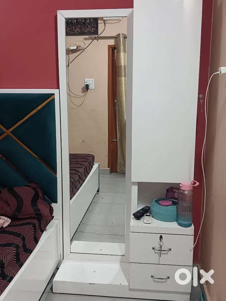 Dressing table